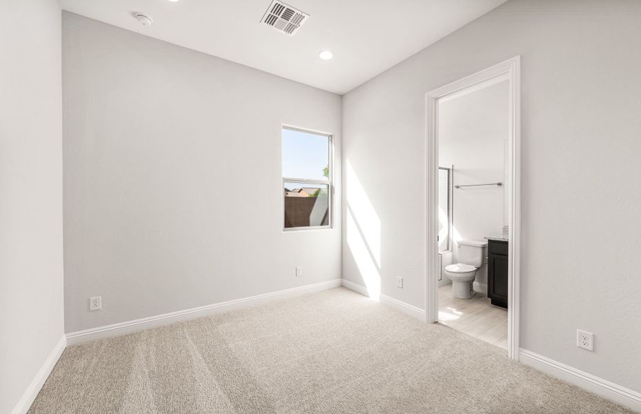 Spacious, unfurnished interior of a new home in Artisan at Asante, Surprise (Image 20).