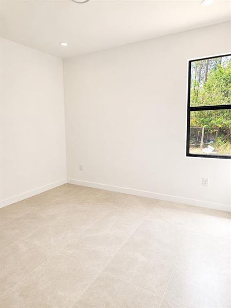 Spacious, unfurnished interior of a new home in , Lehigh Acres (Image 22).