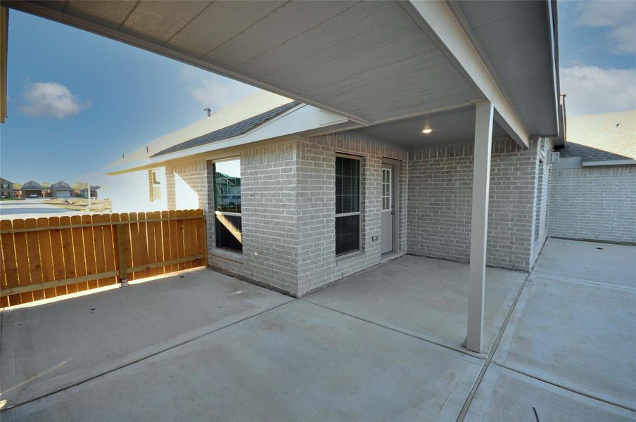 Exterior details and patio area of a home in Pedregal, League City (Image 27).