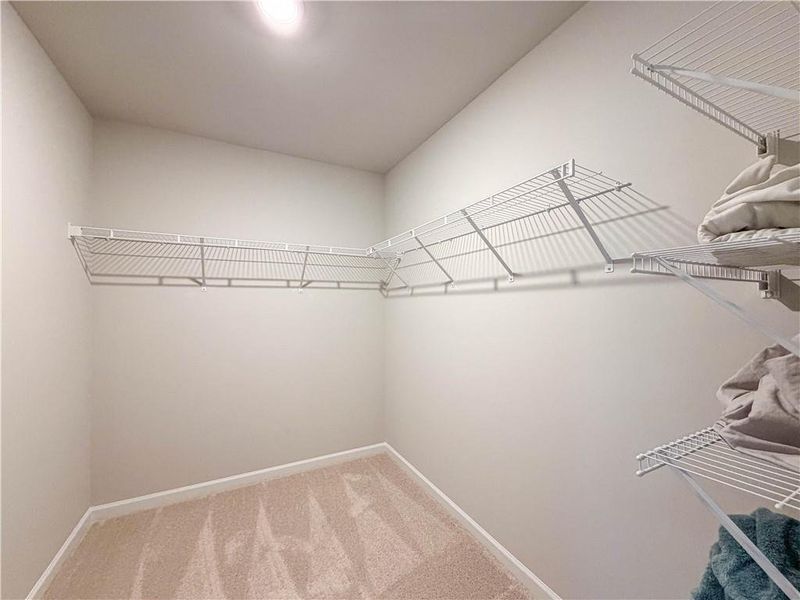 Spacious, unfurnished interior of a new home in , Stockbridge (Image 24).