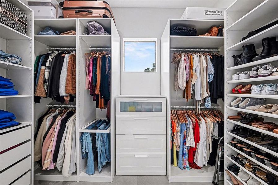 Close-up of interior finishes inside a home in , Lutz (Image 20).