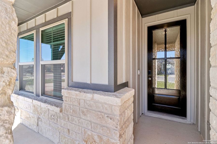 Exterior details and patio area of a home in Catalina, Converse (Image 4).