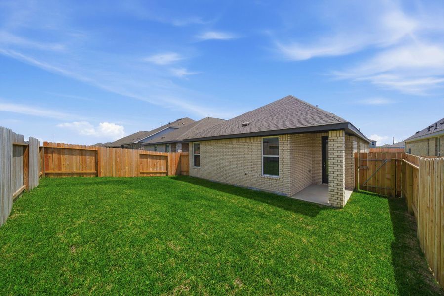 Exterior details and patio area of a home in Binford Creek, Waller (Image 2).