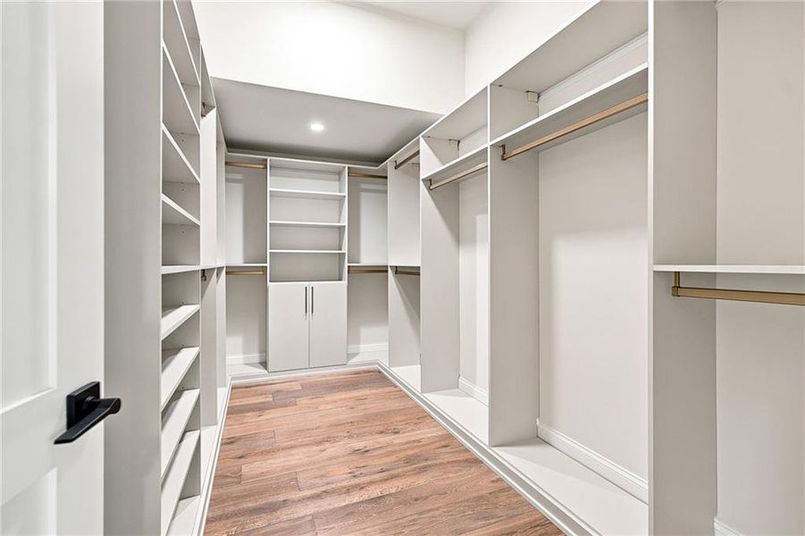 Spacious, unfurnished interior of a new home in , Milton (Image 51).