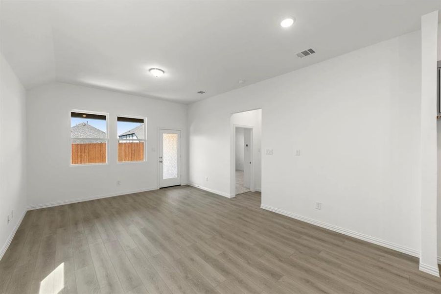 Spacious, unfurnished interior of a new home in Devonshire 40s, Forney (Image 22).