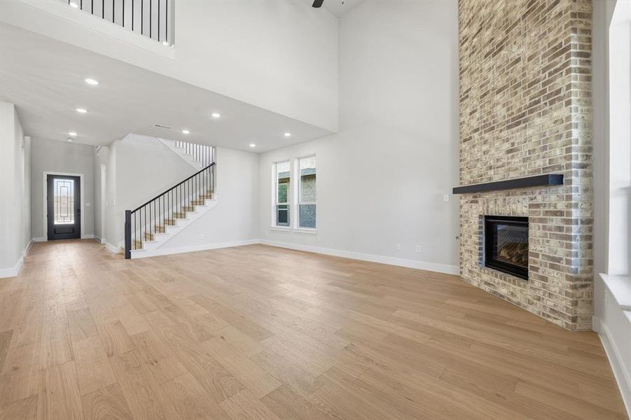 Spacious, unfurnished interior of a new home in Wildridge, Oak Point (Image 14).