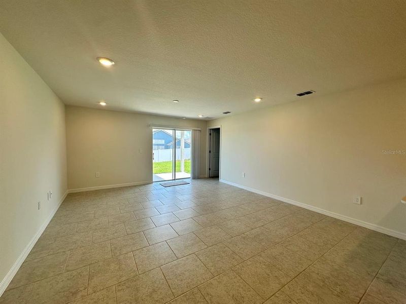 Spacious, unfurnished interior of a new home in Woodland Ranch Estates, Dundee (Image 8). Spacious, unfurnished interior of a new home in Woodland Ranch Estates, Dundee (Image 8).
