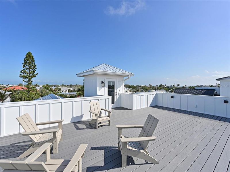 Exterior details and patio area of a home in , Holmes Beach (Image 25).