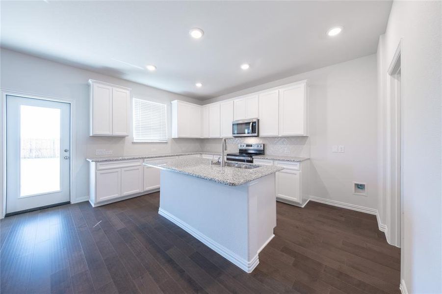 Furnished interior view inside a new home in Churchill: Fields 40', Anna (Image 5). Furnished interior view inside a new home in Churchill: Fields 40', Anna (Image 5).