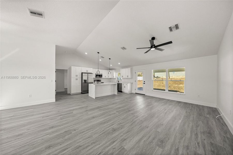 Spacious, unfurnished interior of a new home in , Ocala (Image 19).