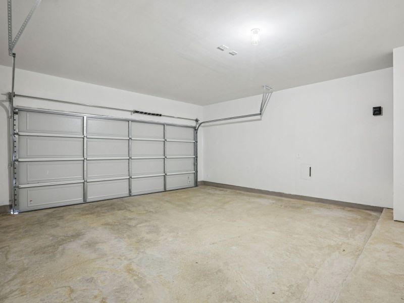 Spacious, unfurnished interior of a new home in Waterstone Village, Kyle (Image 14).