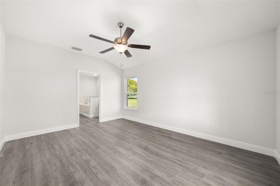 Spacious, unfurnished interior of a new home in , Sebring (Image 33).