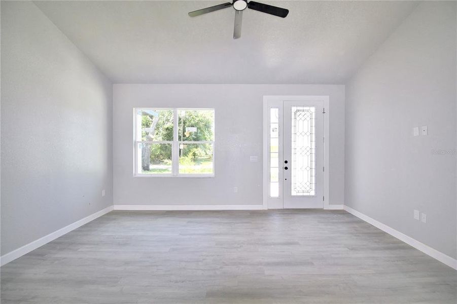 Spacious, unfurnished interior of a new home in , Sebring (Image 24).