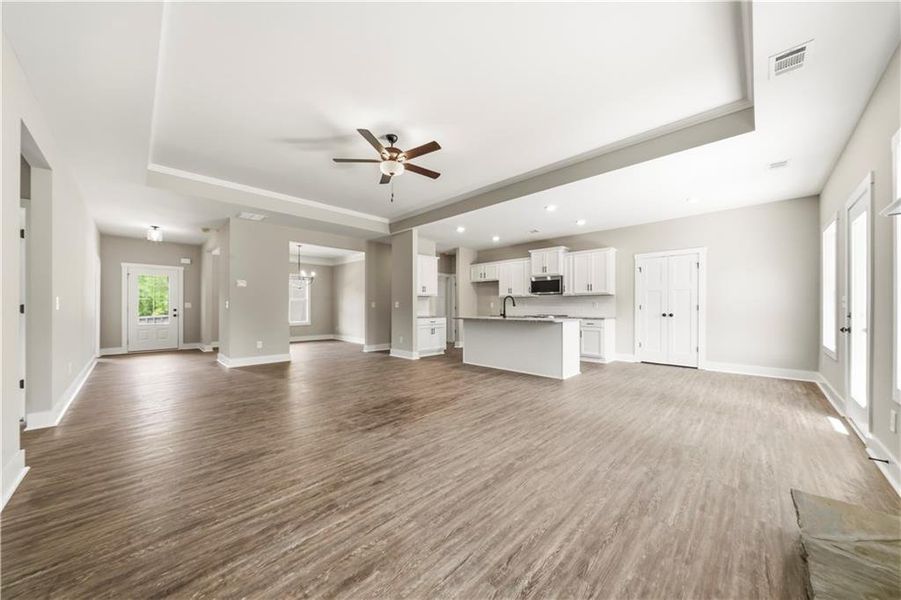 Spacious, unfurnished interior of a new home in Benson Estates, Dallas (Image 13).