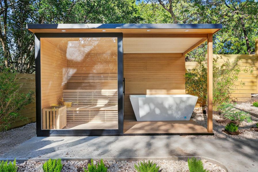 Covered sauna and cold plunge; a biohackers dream Covered sauna and cold plunge; a biohackers dream
