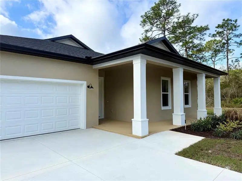 Exterior details and patio area of a home in , Eustis (Image 4).