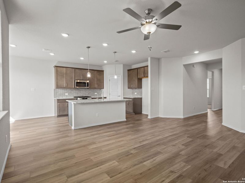 Spacious, unfurnished interior of a new home in Comanche Ridge, San Antonio (Image 22).