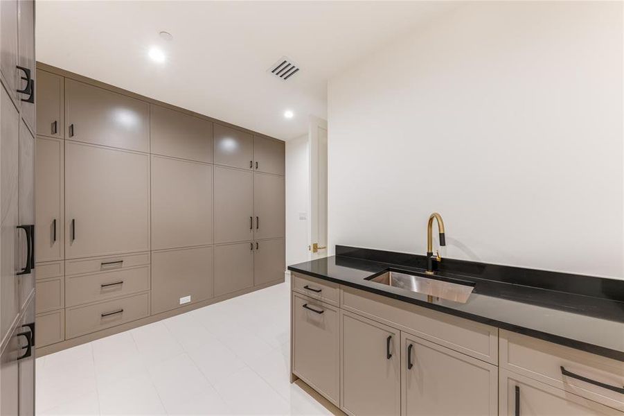 Furnished interior view inside a new home in , Dallas (Image 12).