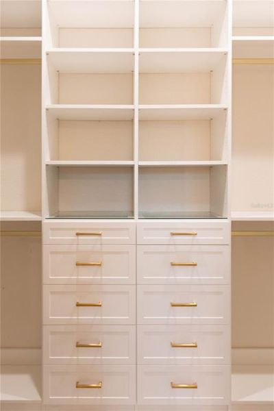 Close-up of interior finishes inside a home in , Dunnellon (Image 71).