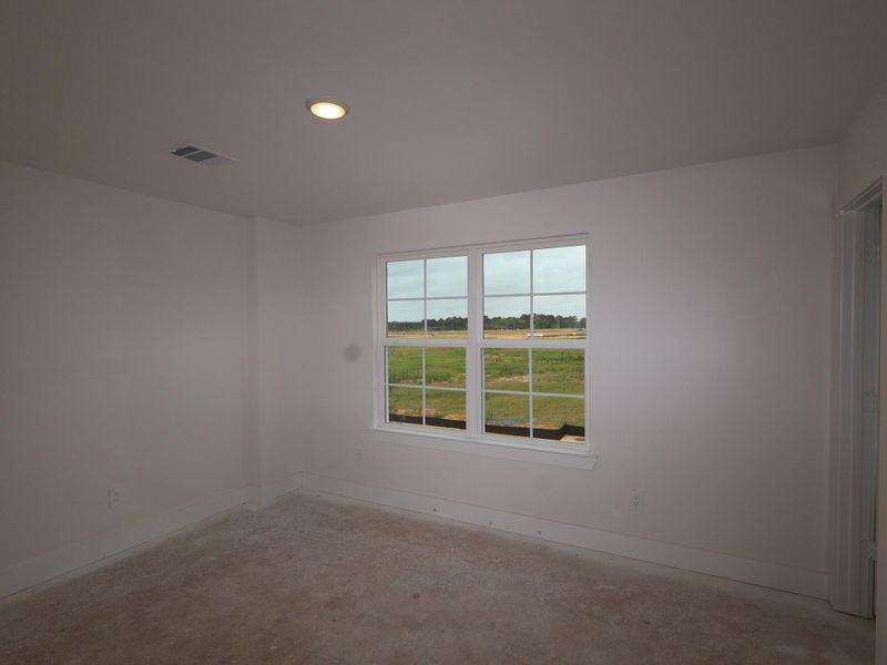 Spacious, unfurnished interior of a new home in Sorella, Tomball (Image 14).