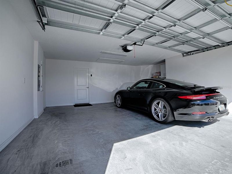 Spacious, unfurnished interior of a new home in , The Villages (Image 22).