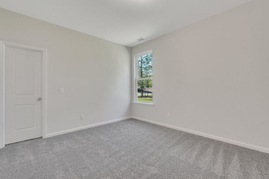 Spacious, unfurnished interior of a new home in McAllister Pointe, Richmond Hill (Image 25).