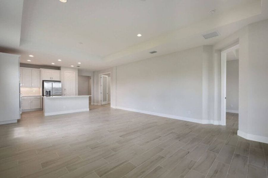Spacious, unfurnished interior of a new home in Reflection Villas at Watercolor Place, Bradenton (Image 10).