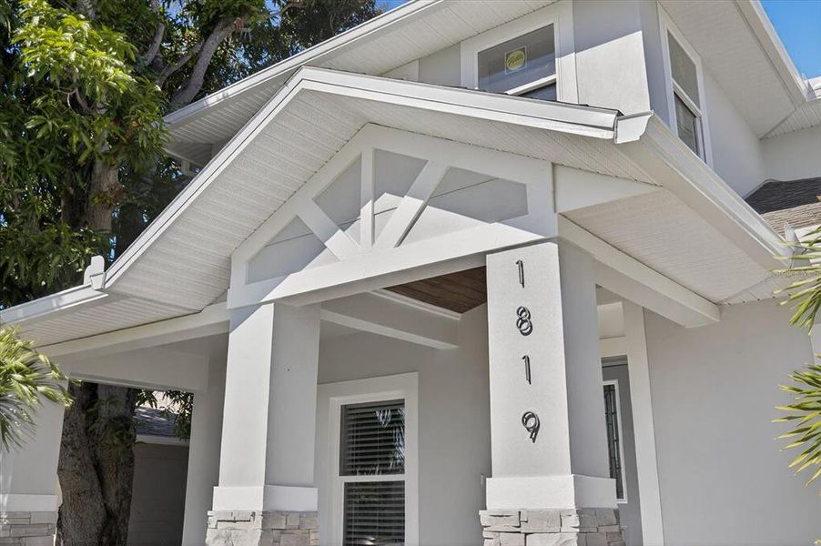 Exterior details and patio area of a home in , St. Petersburg (Image 4).