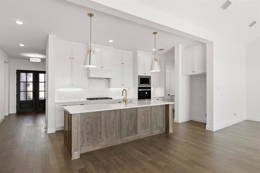 08. 3103 Bexar - Kitchen (2)