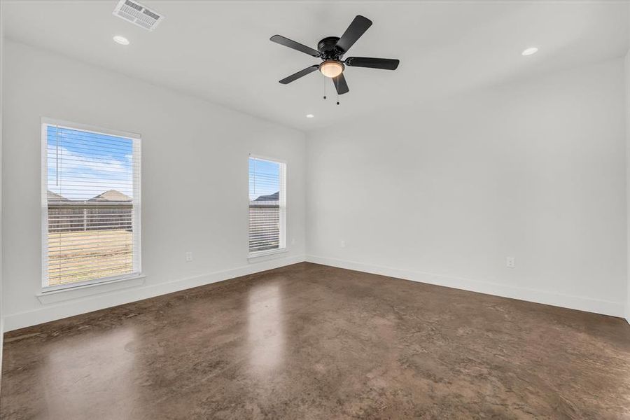 Spacious, unfurnished interior of a new home in , Riesel (Image 16).