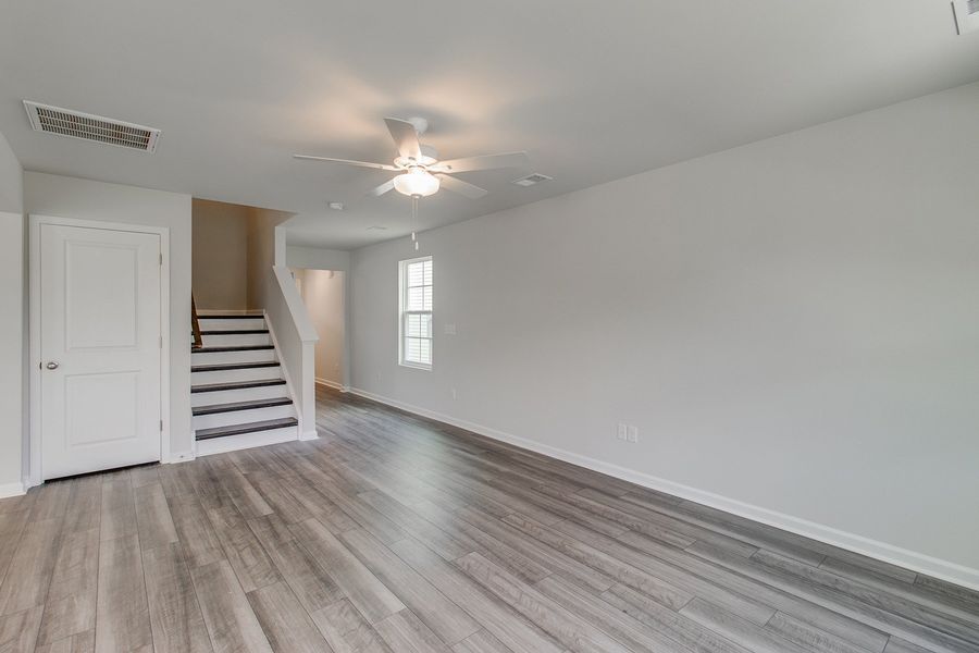Spacious, unfurnished interior of a new home in Bluefield, Lexington (Image 15).