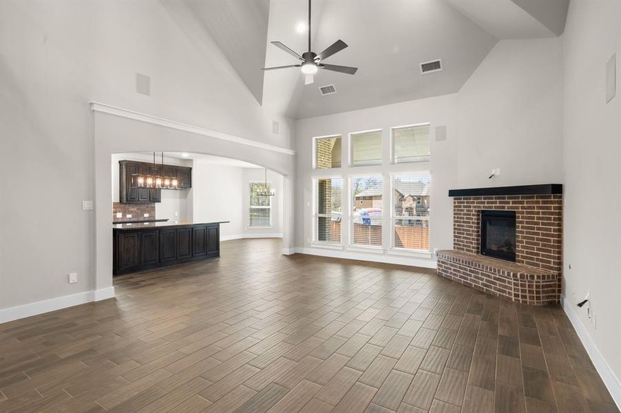 421 Willie- Living Room-1