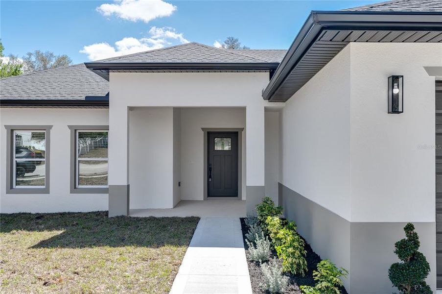 Exterior details and patio area of a home in , Orange City (Image 3).