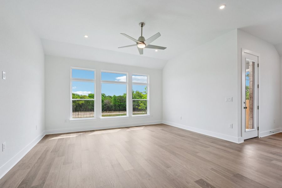 Spacious, unfurnished interior of a new home in Persimmon, Buda (Image 38). Spacious, unfurnished interior of a new home in Persimmon, Buda (Image 38).