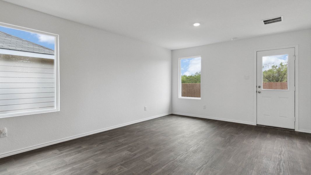 Representative unfurnished interior of a home built from the T30A Atlanta by D.R. Horton in Riverfield, Josephine (Image 12).