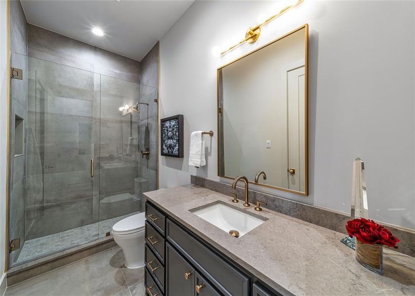 Furnished interior view inside a new home in , Dallas (Image 14).