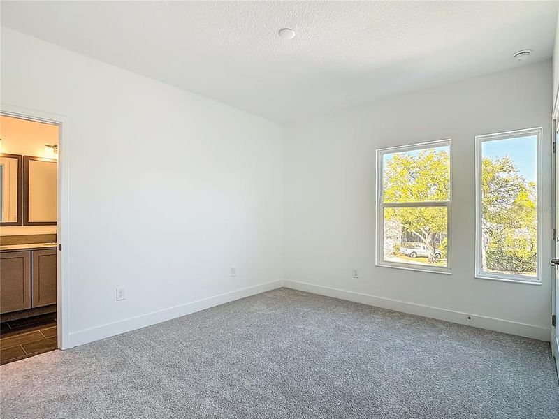 Spacious, unfurnished interior of a new home in , Tampa (Image 62).
