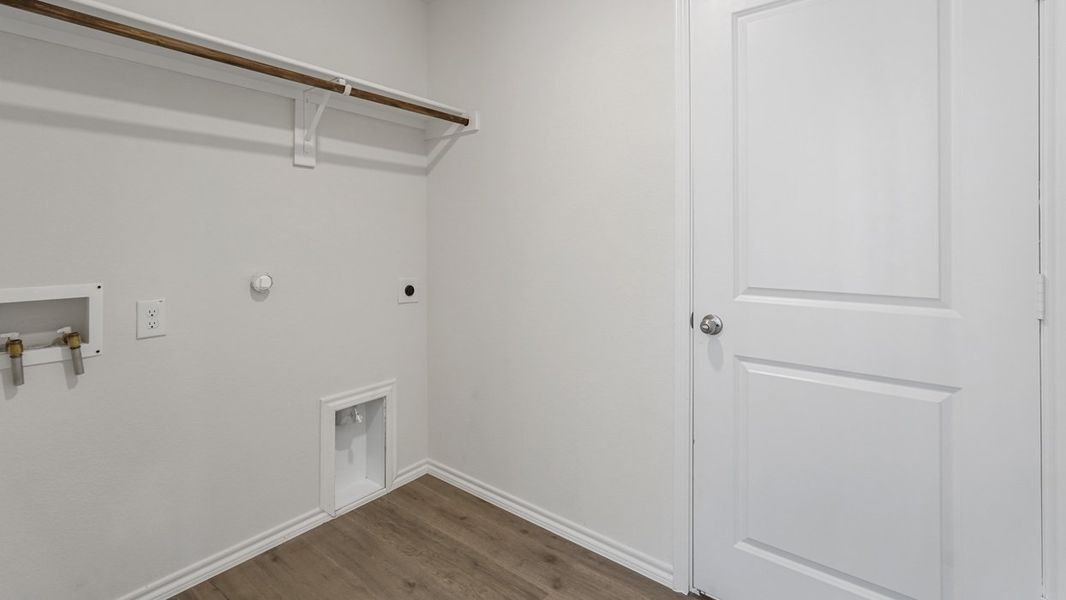 Spacious, unfurnished interior of a new home in Blaire Lake, Tyler (Image 13).