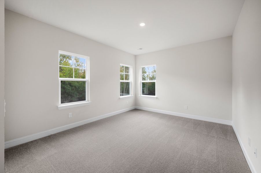 Representative unfurnished interior of a home built from the Ellis by Hunter Quinn Homes in Creek Pointe, Moncks Corner (Image 11).