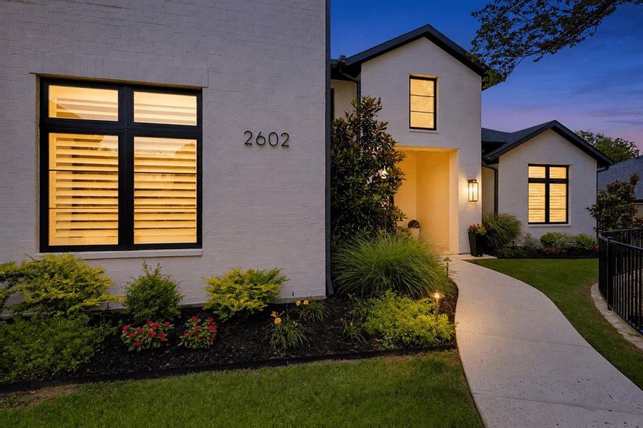 Exterior details and patio area of a home in , Colleyville (Image 3).