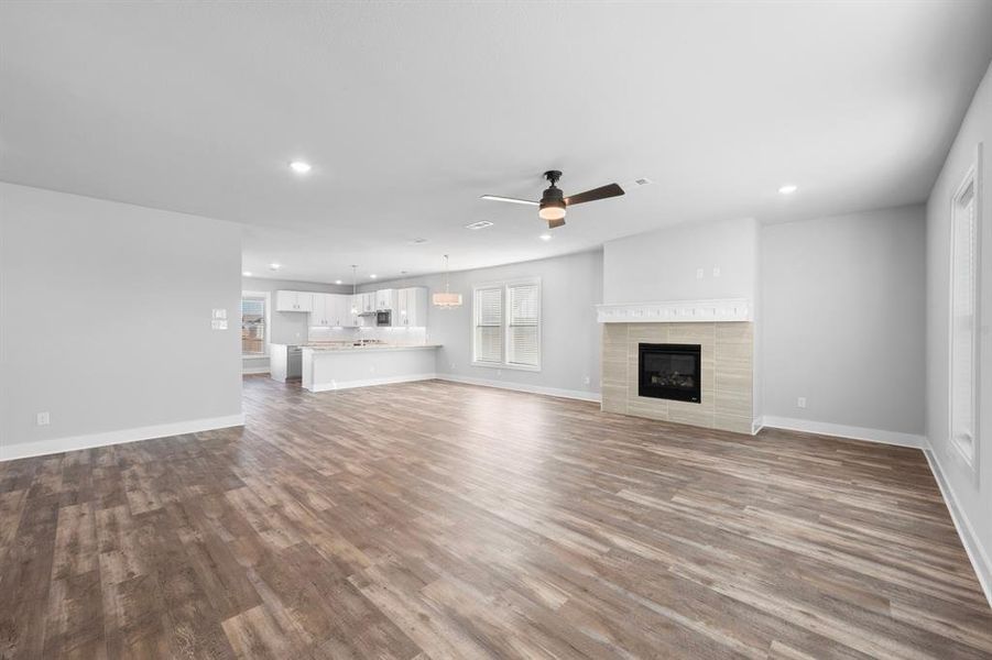 Spacious, unfurnished interior of a new home in Heritage Towne, Grand Prairie (Image 31).