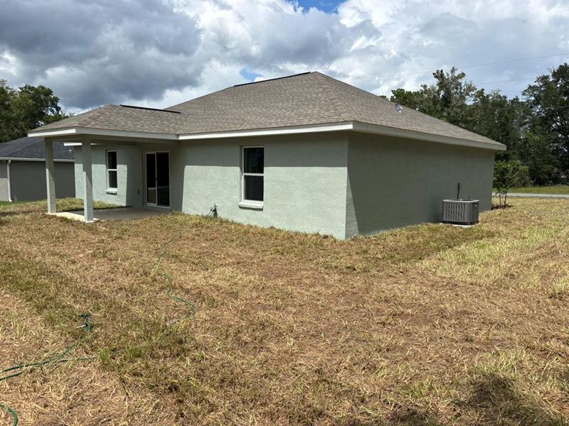 Exterior details and patio area of a home in , Dunnellon (Image 17).