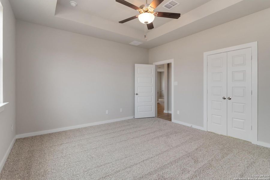 Spacious, unfurnished interior of a new home in Hunters Ranch, San Antonio (Image 8). Spacious, unfurnished interior of a new home in Hunters Ranch, San Antonio (Image 8).
