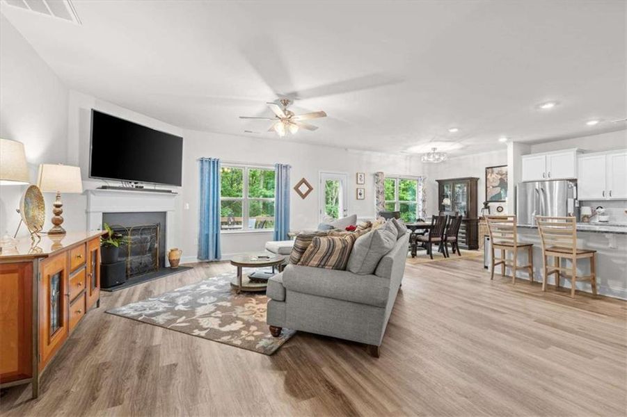 Furnished interior view inside a new home in Saddle Ridge, Bremen (Image 15).