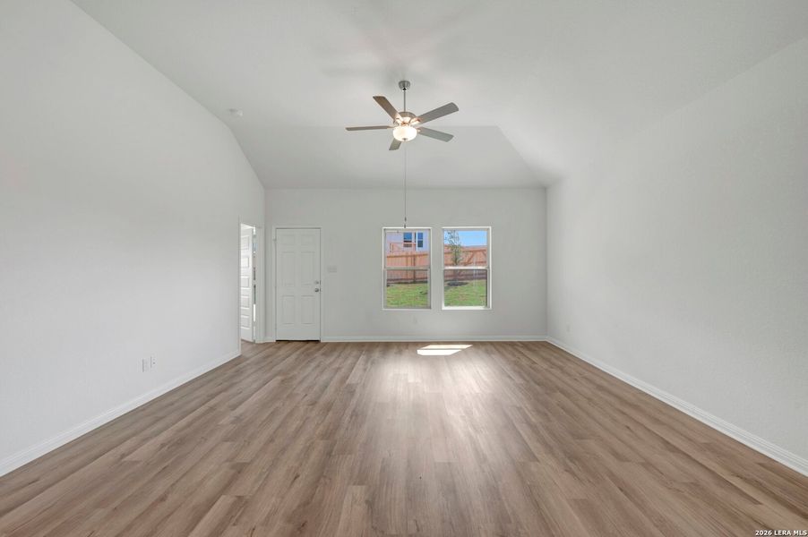 Spacious, unfurnished interior of a new home in Mesquite Ridge, San Antonio (Image 13).