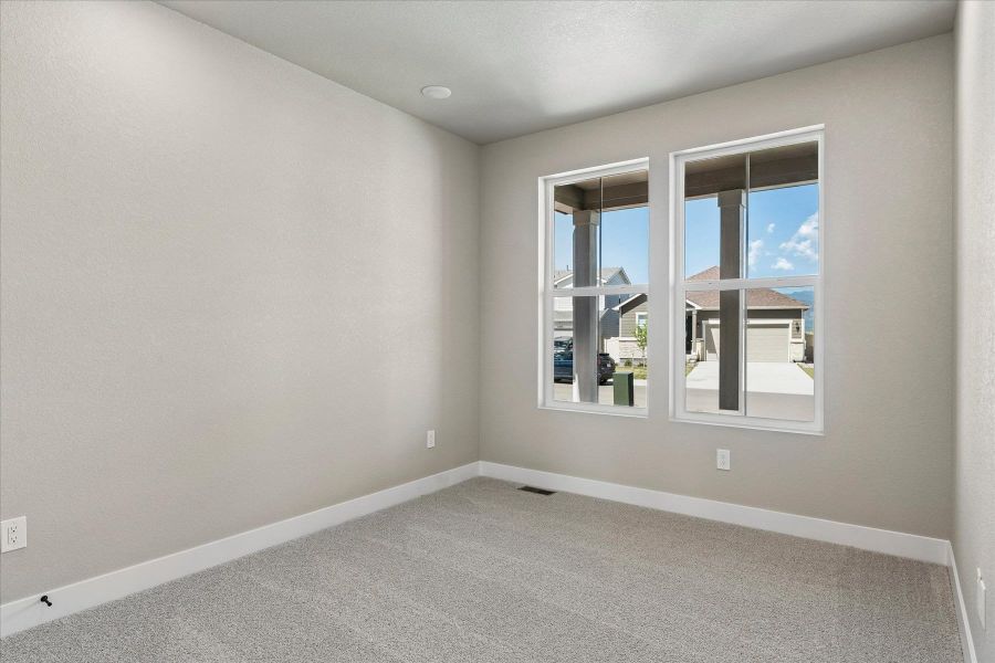 Spacious, unfurnished interior of a new home in Trails at Aspen Ridge-3, Colorado Springs (Image 12).