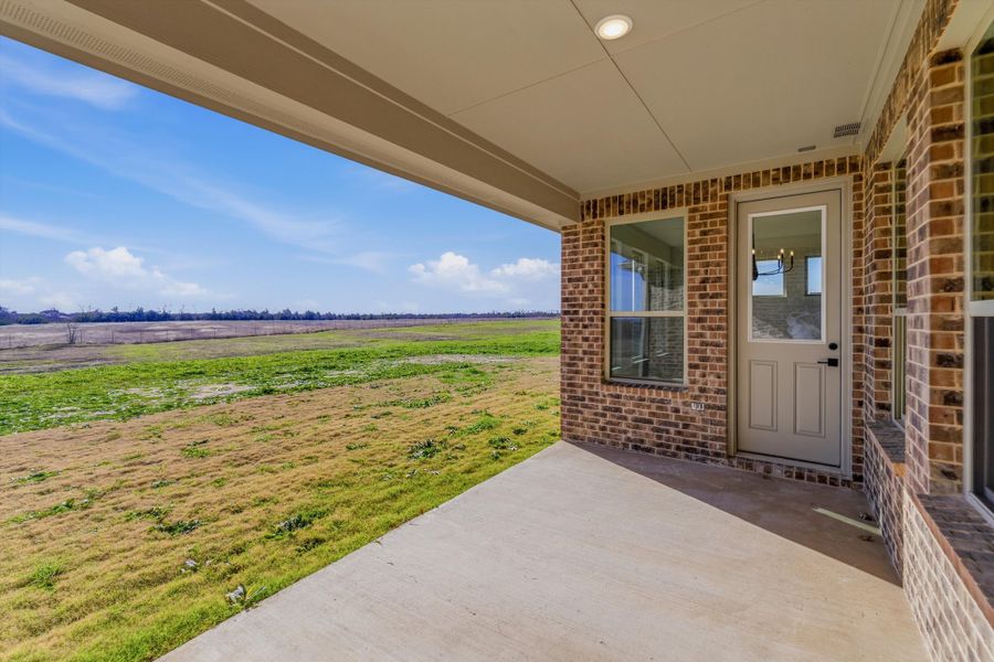 Exterior details and patio area of a home in Fannin Ranch, Leonard (Image 4).