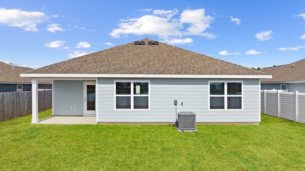 Exterior details and patio area of a home in Hodges Bayou Plantation, Panama City (Image 4).