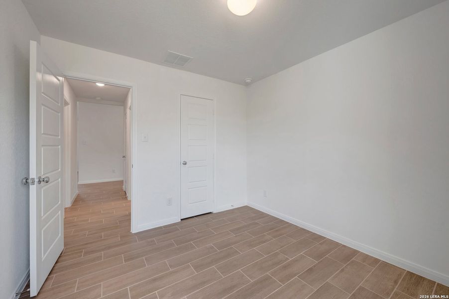 Spacious, unfurnished interior of a new home in Chaparral Ranch, Floresville (Image 31).