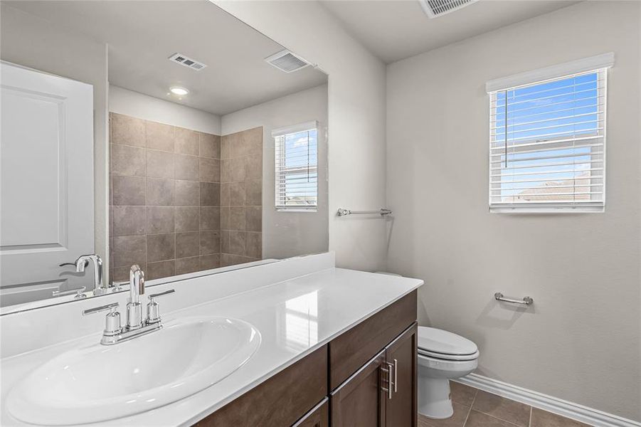 Furnished interior view inside a new home in , Wylie (Image 6).